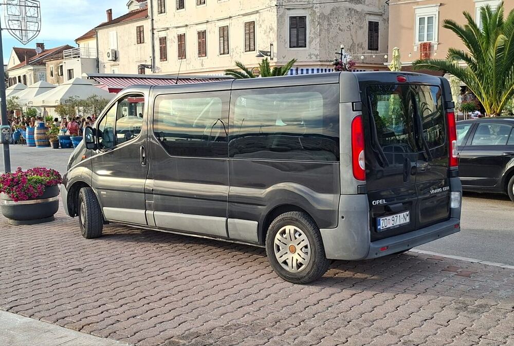 Opel Vivaro passenger van